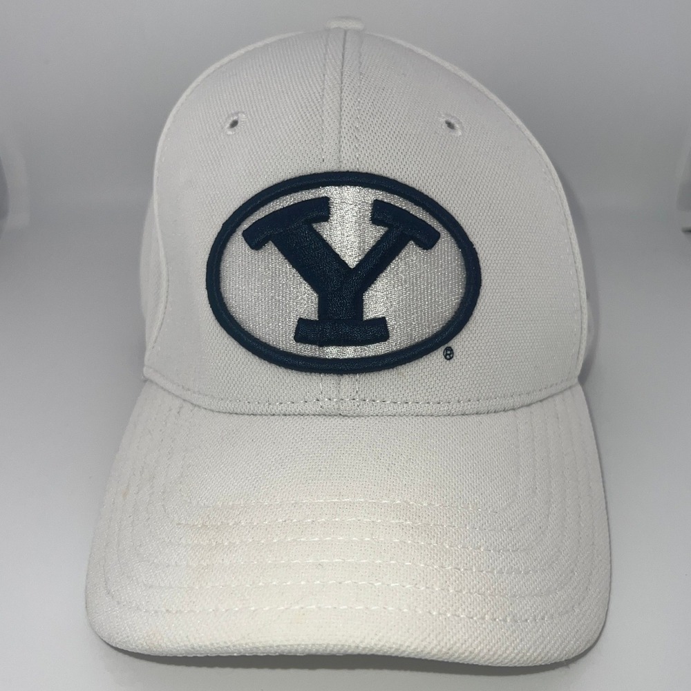 Under Armour BYU Cougars Hat Mens‎ XL White HeatGear Stretch Fit Oval Y Logo Cap